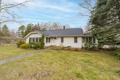 1010 Allegan St, Saugatuck, MI 49453