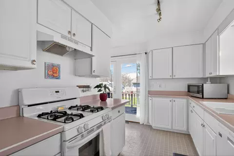 Kitchen - 3442 Acacia Blvd, Jackson, MI 49203 photo 2 of 4