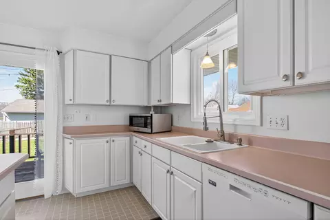 Kitchen - 3442 Acacia Blvd, Jackson, MI 49203 photo 3 of 4