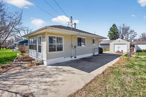 Exterior - 3442 Acacia Blvd, Jackson, MI 49203 photo 10 of 15