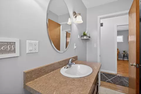 Bath - 3442 Acacia Blvd, Jackson, MI 49203 photo 2 of 2