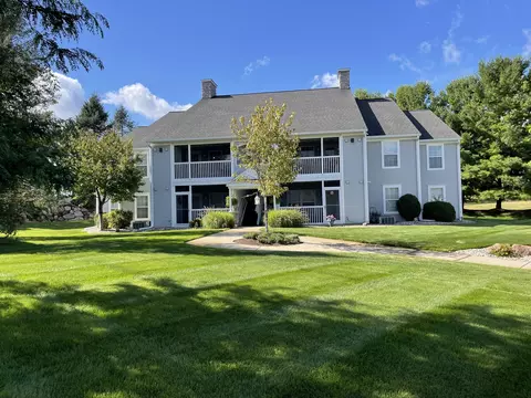 732 W Barrington Cir, Jackson, MI 49203