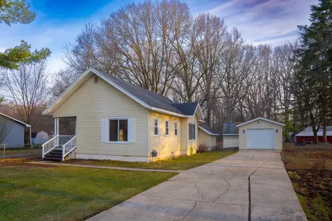 1407 Kenwood Ave, Belding, MI 48809