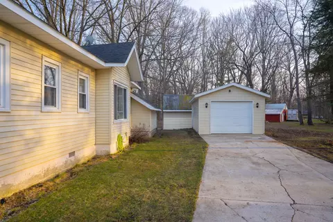 Exterior - 1407 Kenwood Ave, Belding, MI 48809 photo 1 of 9