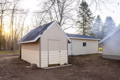 Exterior - 1407 Kenwood Ave, Belding, MI 48809 photo 8 of 9