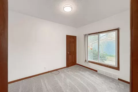 Bedroom - 1407 Kenwood Ave, Belding, MI 48809 photo 3 of 7