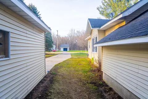 Exterior - 1407 Kenwood Ave, Belding, MI 48809 photo 4 of 9