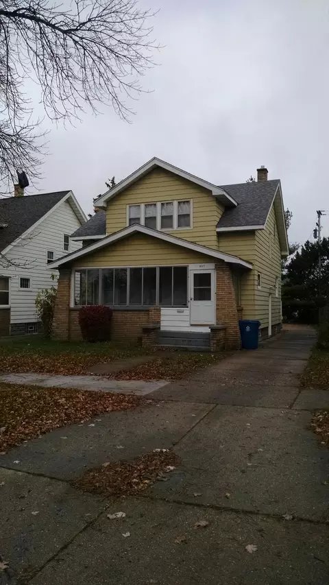907 Lake Michigan Dr NW, Grand Rapids, MI 49504
