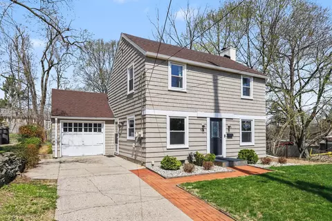 704 Whites Rd, Kalamazoo, MI 49008