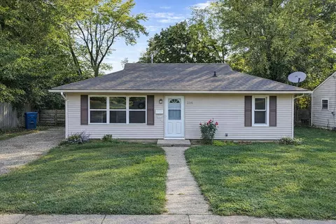 2211 Roseland Ave, Kalamazoo, MI 49001