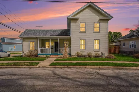 201 S Oak St, Buchanan, MI 49107