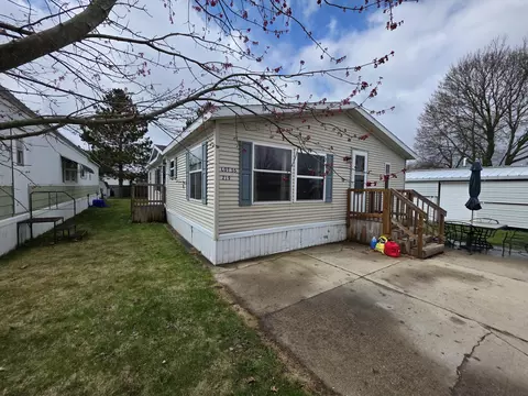 219 Circle Dr, Fremont, MI 49412