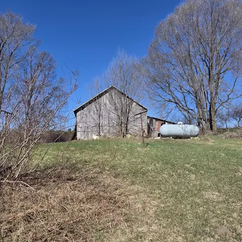 Exterior - 992 E Polk Rd, Hart, MI 49420 photo 4 of 15