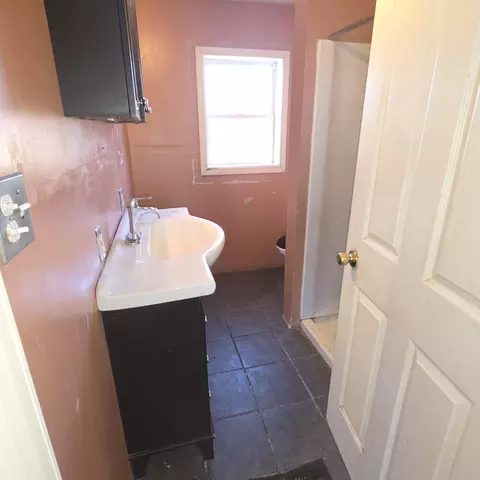 Bath - 992 E Polk Rd, Hart, MI 49420 photo 1 of 1
