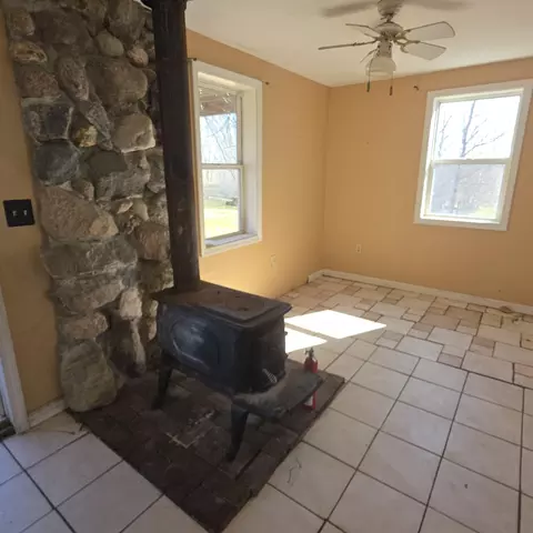 Living - 992 E Polk Rd, Hart, MI 49420 photo 1 of 2