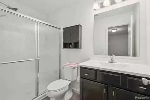 Bath - 7858 Sierra Dr, Belding, MI 48809 photo 1 of 2