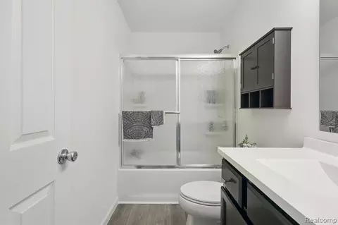 Bath - 7858 Sierra Dr, Belding, MI 48809 photo 2 of 2
