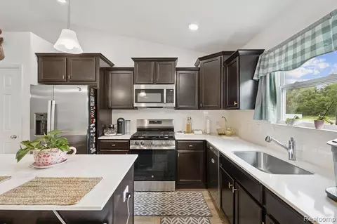Kitchen - 7858 Sierra Dr, Belding, MI 48809 photo 3 of 3