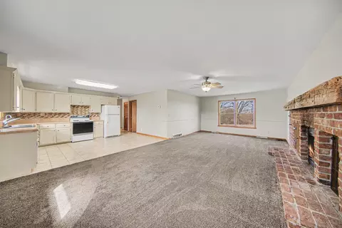 Living - 4001 Hoyer Rd, Jackson, MI 49201 photo 5 of 9