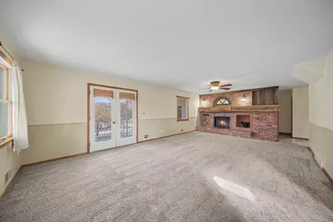 Living - 4001 Hoyer Rd, Jackson, MI 49201 photo 1 of 9