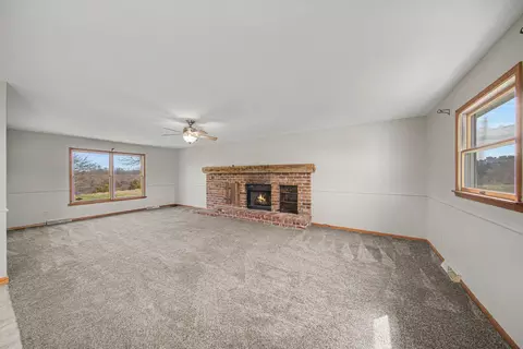 Living - 4001 Hoyer Rd, Jackson, MI 49201 photo 7 of 9