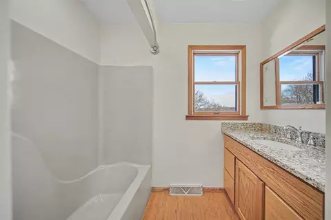 Bath - 4001 Hoyer Rd, Jackson, MI 49201 photo 1 of 4