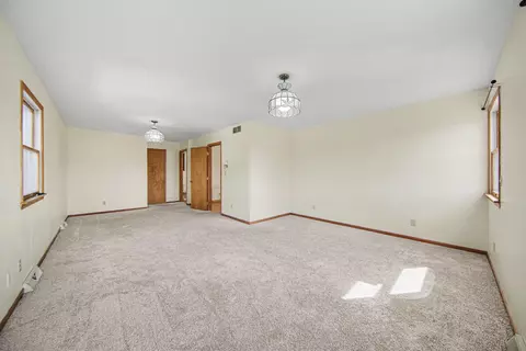 Living - 4001 Hoyer Rd, Jackson, MI 49201 photo 6 of 9