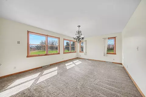 Living - 4001 Hoyer Rd, Jackson, MI 49201 photo 8 of 9