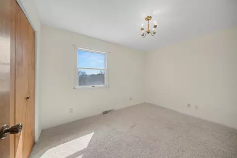 Bedroom - 4001 Hoyer Rd, Jackson, MI 49201 photo 6 of 9