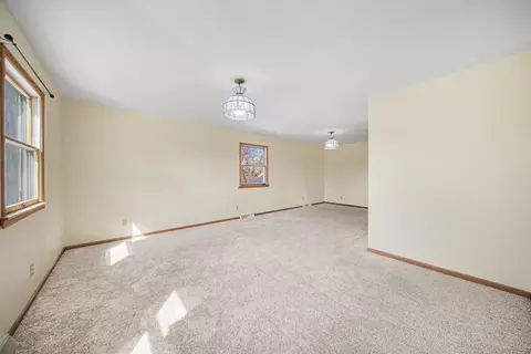 Living - 4001 Hoyer Rd, Jackson, MI 49201 photo 9 of 9