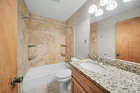 Bath - 4001 Hoyer Rd, Jackson, MI 49201 photo 3 of 4