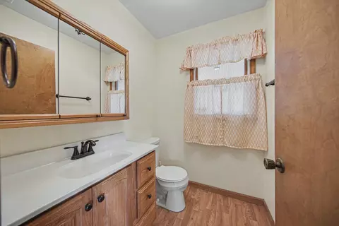 Bath - 4001 Hoyer Rd, Jackson, MI 49201 photo 4 of 4