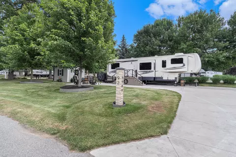 9909 S Paradise Cir #92, Baldwin, MI 49304