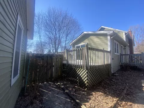 Exterior - 860 E Michigan Ave, Marshall, MI 49068 photo 7 of 9