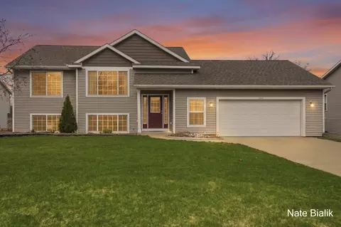 5315 Windfield Dr, Allendale, MI 49401