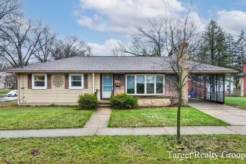 1660 Rose Pkwy SE, Grand Rapids, MI 49506