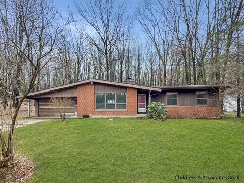 288 E 88th St, Newaygo, MI 49337
