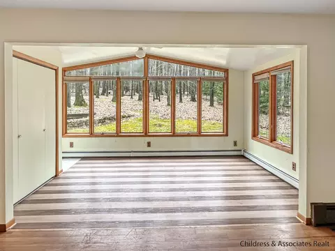 Living - 288 E 88th St, Newaygo, MI 49337 photo 3 of 4