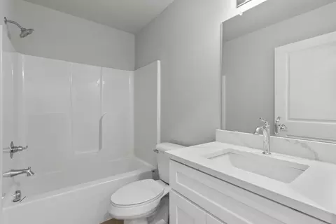 Bath - 31541 Augusta Dr #71, Romulus, MI 48174 photo 2 of 2