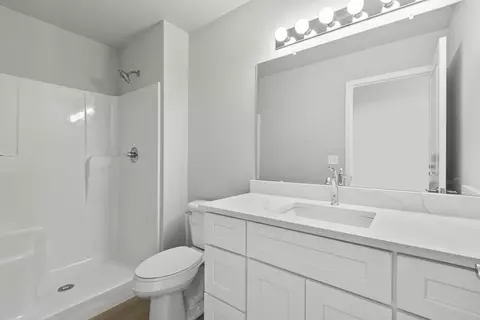 Bath - 31541 Augusta Dr #71, Romulus, MI 48174 photo 1 of 2