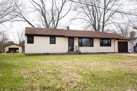 4556 Riverbend Dr SW, Grand Rapids, MI 49534