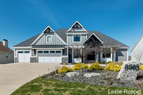 8985 24th Ave, Jenison, MI 49428