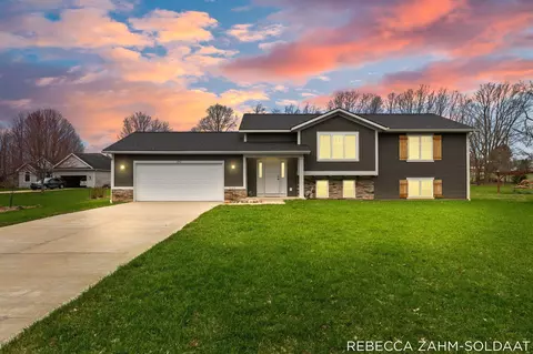 1942 Cygnet Dr, Otsego, MI 49078