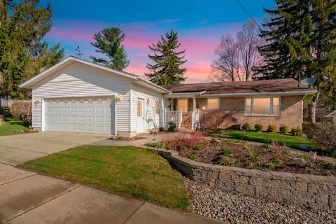 1307 4th St, Lake Odessa, MI 48849
