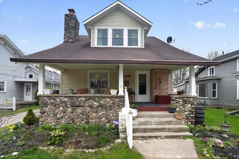 109 S Mulberry St, Marshall, MI 49068