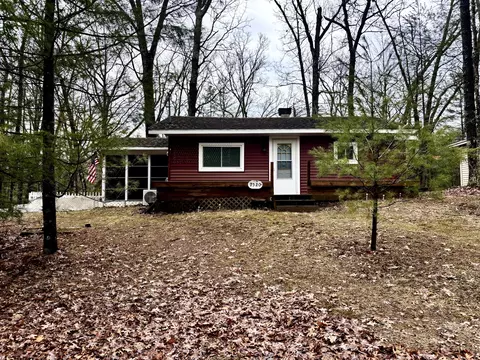 9520 S Rainbow Lake Dr, Baldwin, MI 49304