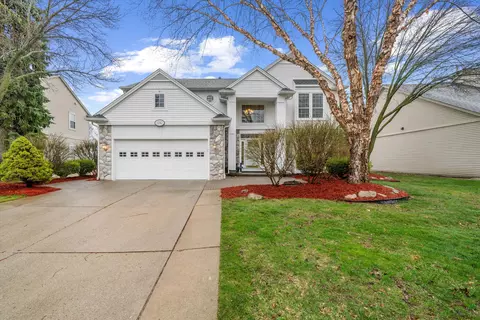 1042 Equestrian Dr, South Lyon, MI 48178