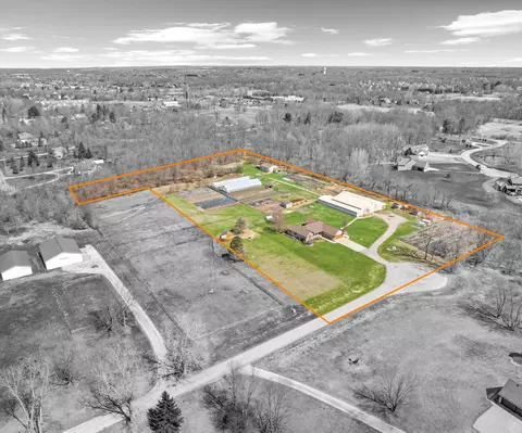 9552 Wall Gene Rd, South Lyon, MI 48178