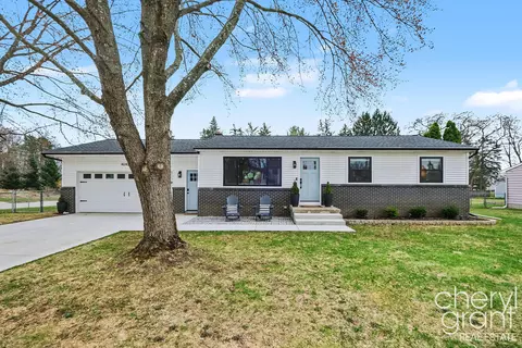 4040 Ziverts St NE, Rockford, MI 49341