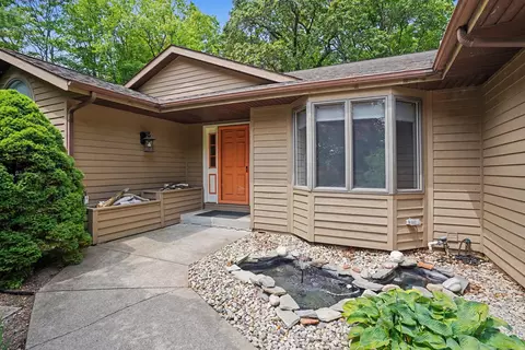 17871 N Fruitport Rd, Spring Lake, MI 49456